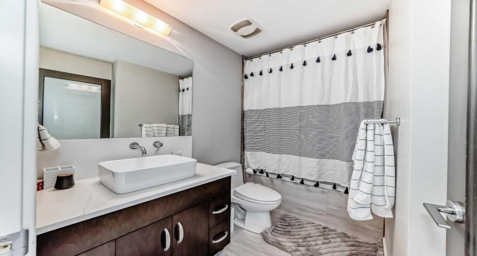 530 12 Avenue, Calgary, Alberta T2R 0B1, 2 Bedrooms Bedrooms, ,2 BathroomsBathrooms,Residential,For Sale,12,A2288929