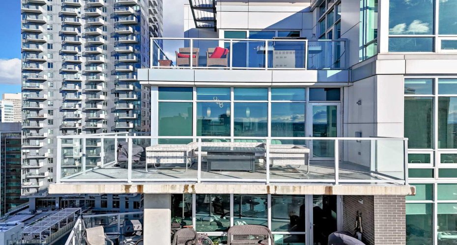 530 12 Avenue, Calgary, Alberta T2R 0B1, 2 Bedrooms Bedrooms, ,2 BathroomsBathrooms,Residential,For Sale,12,A2288929