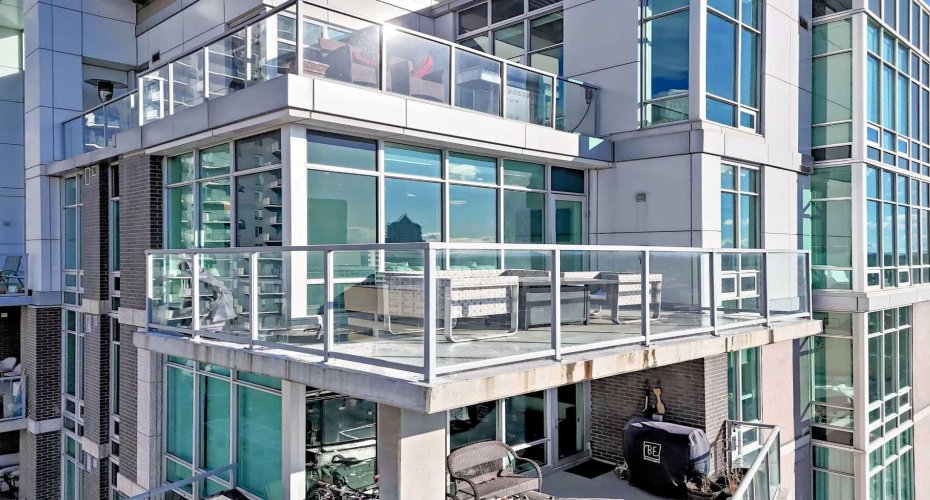 530 12 Avenue, Calgary, Alberta T2R 0B1, 2 Bedrooms Bedrooms, ,2 BathroomsBathrooms,Residential,For Sale,12,A2288929