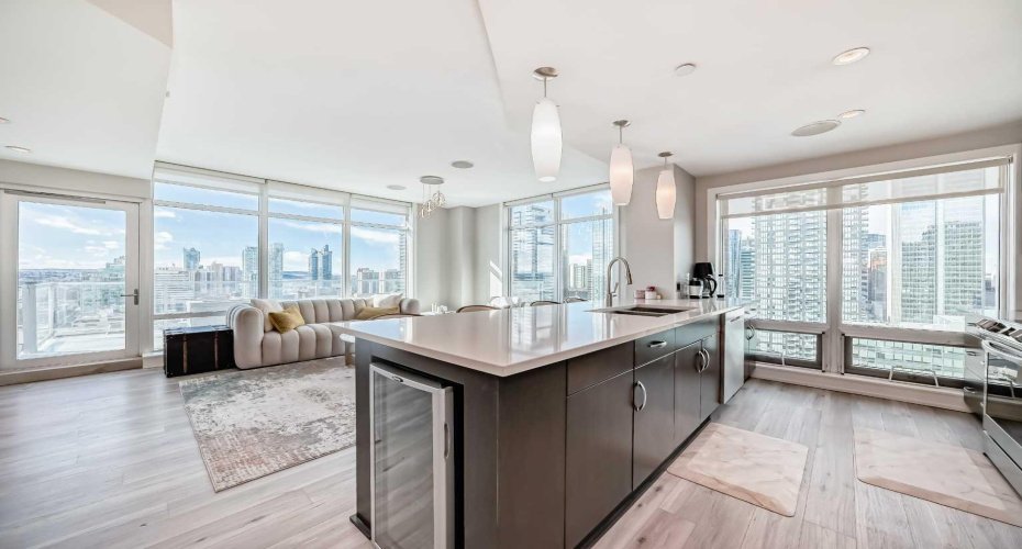 530 12 Avenue, Calgary, Alberta T2R 0B1, 2 Bedrooms Bedrooms, ,2 BathroomsBathrooms,Residential,For Sale,12,A2288929