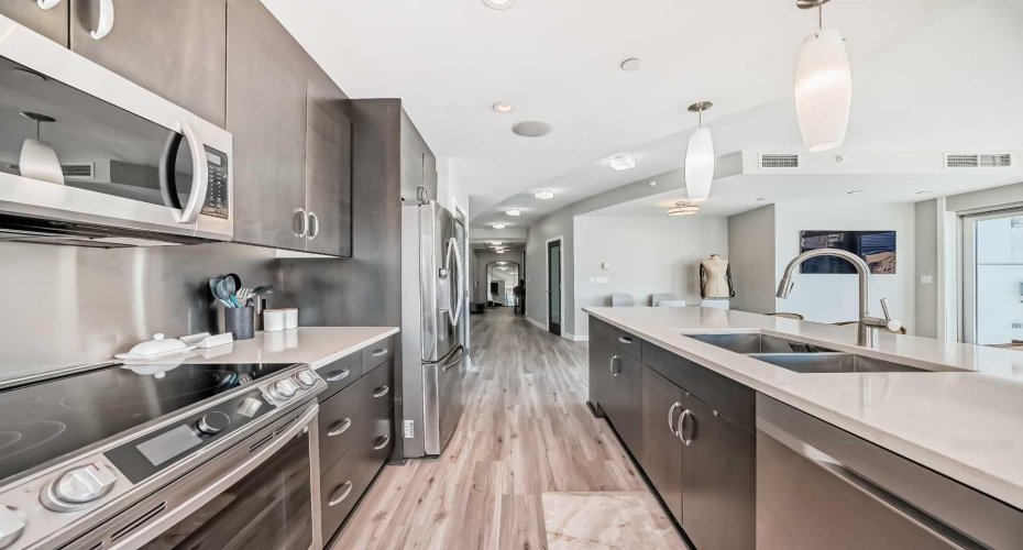 530 12 Avenue, Calgary, Alberta T2R 0B1, 2 Bedrooms Bedrooms, ,2 BathroomsBathrooms,Residential,For Sale,12,A2288929