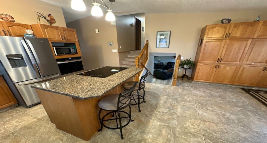 7129 99A Street, Peace River, Alberta T8S 1B2, 5 Bedrooms Bedrooms, ,3 BathroomsBathrooms,Residential,For Sale,99A,A2289289