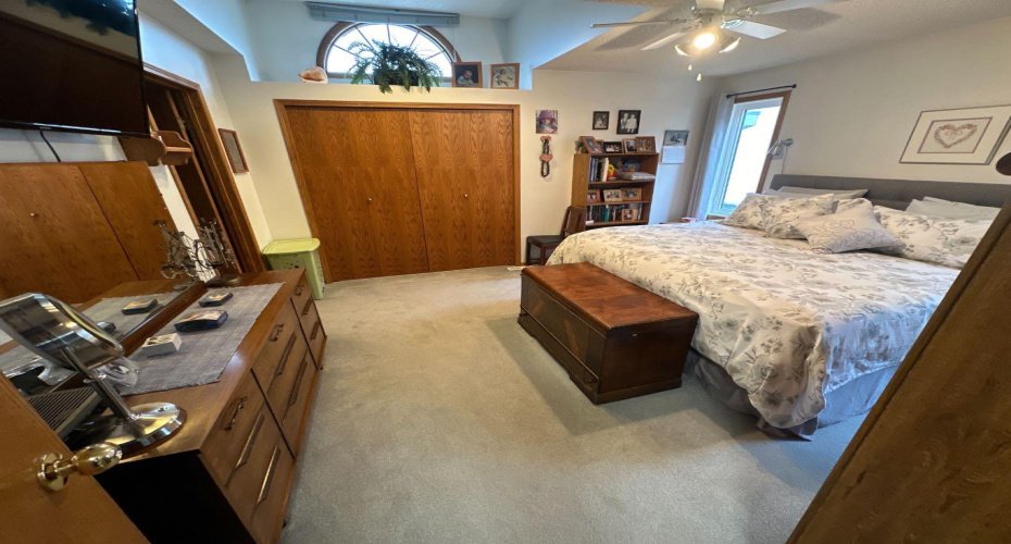 7129 99A Street, Peace River, Alberta T8S 1B2, 5 Bedrooms Bedrooms, ,3 BathroomsBathrooms,Residential,For Sale,99A,A2289289