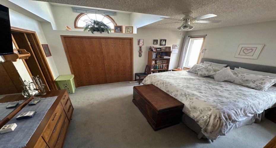 7129 99A Street, Peace River, Alberta T8S 1B2, 5 Bedrooms Bedrooms, ,3 BathroomsBathrooms,Residential,For Sale,99A,A2289289