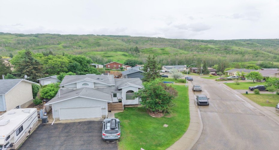 7129 99A Street, Peace River, Alberta T8S 1B2, 5 Bedrooms Bedrooms, ,3 BathroomsBathrooms,Residential,For Sale,99A,A2289289