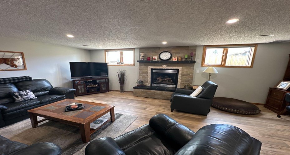 7129 99A Street, Peace River, Alberta T8S 1B2, 5 Bedrooms Bedrooms, ,3 BathroomsBathrooms,Residential,For Sale,99A,A2289289