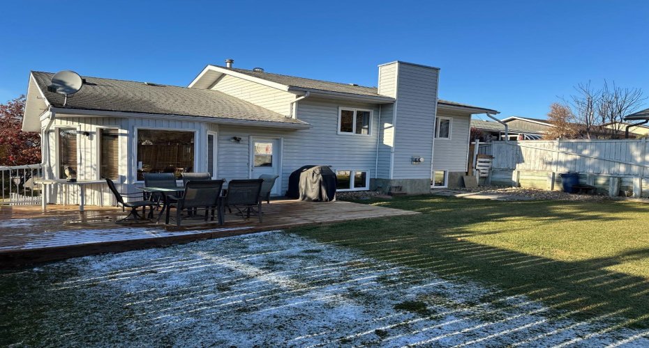 7129 99A Street, Peace River, Alberta T8S 1B2, 5 Bedrooms Bedrooms, ,3 BathroomsBathrooms,Residential,For Sale,99A,A2289289