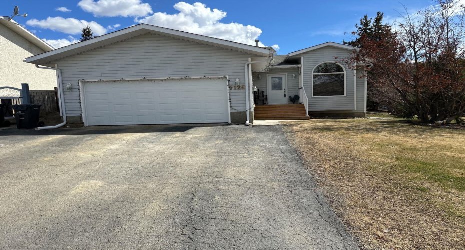 7129 99A Street, Peace River, Alberta T8S 1B2, 5 Bedrooms Bedrooms, ,3 BathroomsBathrooms,Residential,For Sale,99A,A2289289