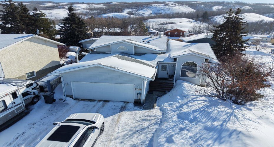 7129 99A Street, Peace River, Alberta T8S 1B2, 5 Bedrooms Bedrooms, ,3 BathroomsBathrooms,Residential,For Sale,99A,A2289289