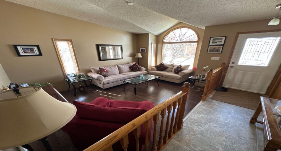 7129 99A Street, Peace River, Alberta T8S 1B2, 5 Bedrooms Bedrooms, ,3 BathroomsBathrooms,Residential,For Sale,99A,A2289289