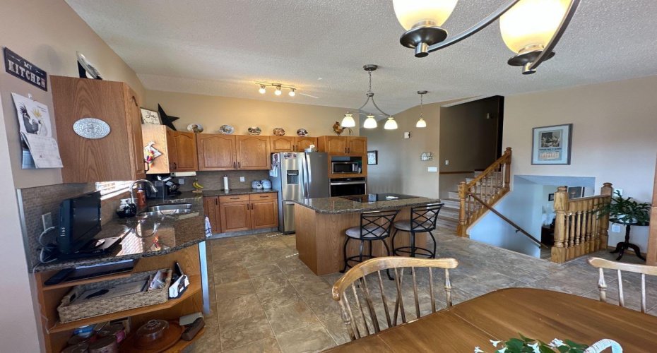 7129 99A Street, Peace River, Alberta T8S 1B2, 5 Bedrooms Bedrooms, ,3 BathroomsBathrooms,Residential,For Sale,99A,A2289289