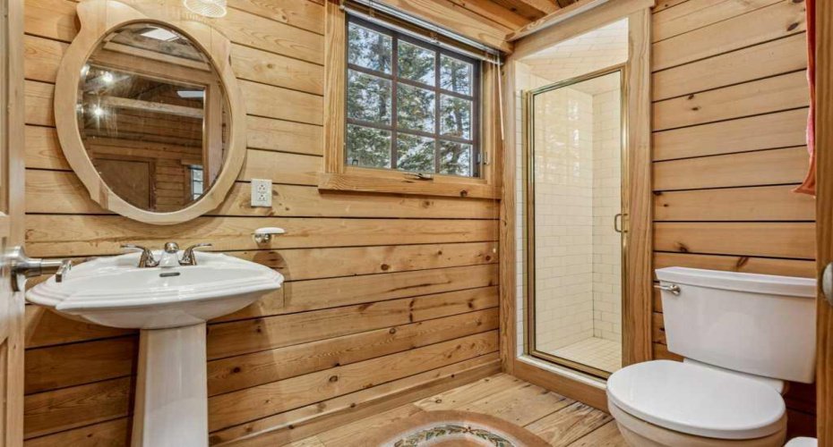 Full bath in cabin