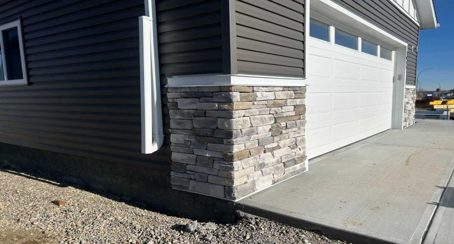 2017 30 Avenue, Nanton, Alberta T0L 1R0, 2 Bedrooms Bedrooms, ,2 BathroomsBathrooms,Residential,For Sale,30,A2292953