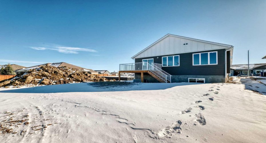 2017 30 Avenue, Nanton, Alberta T0L 1R0, 2 Bedrooms Bedrooms, ,2 BathroomsBathrooms,Residential,For Sale,30,A2292953