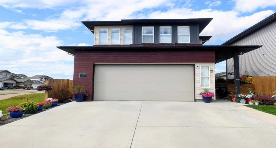 7 Greywolf Road, Lethbridge, Alberta T1H 7E8, 5 Bedrooms Bedrooms, ,4 BathroomsBathrooms,Residential,For Sale,Greywolf,A2293215
