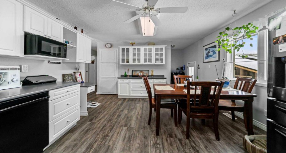 6304 39 Avenue, Camrose, Alberta T4V 2Z4, 4 Bedrooms Bedrooms, ,3 BathroomsBathrooms,Residential,For Sale,39,A2293761
