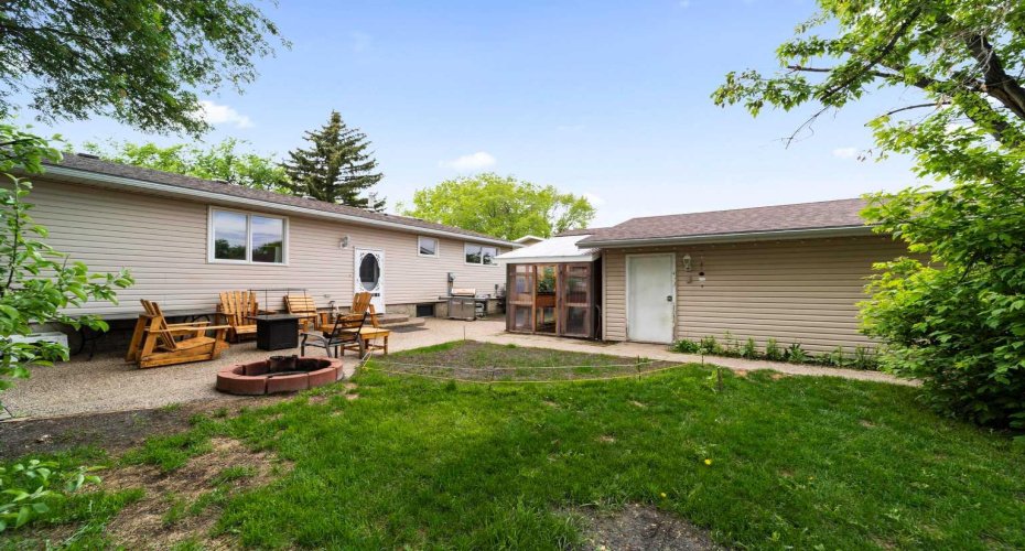 6304 39 Avenue, Camrose, Alberta T4V 2Z4, 4 Bedrooms Bedrooms, ,3 BathroomsBathrooms,Residential,For Sale,39,A2293761