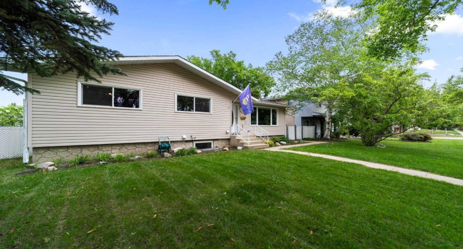 6304 39 Avenue, Camrose, Alberta T4V 2Z4, 4 Bedrooms Bedrooms, ,3 BathroomsBathrooms,Residential,For Sale,39,A2293761