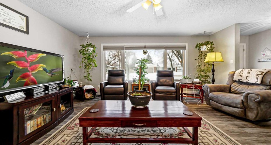 6304 39 Avenue, Camrose, Alberta T4V 2Z4, 4 Bedrooms Bedrooms, ,3 BathroomsBathrooms,Residential,For Sale,39,A2293761