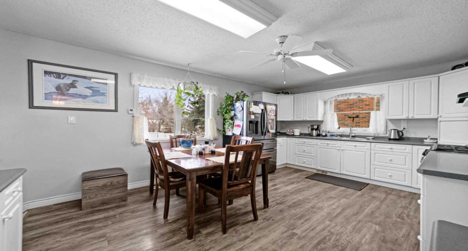 6304 39 Avenue, Camrose, Alberta T4V 2Z4, 4 Bedrooms Bedrooms, ,3 BathroomsBathrooms,Residential,For Sale,39,A2293761