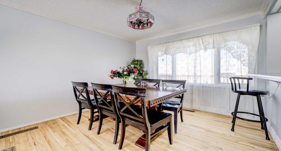109 Argyle Street, Granum, Alberta T0L 1A0, 4 Bedrooms Bedrooms, ,2 BathroomsBathrooms,Residential,For Sale,Argyle,A2293806
