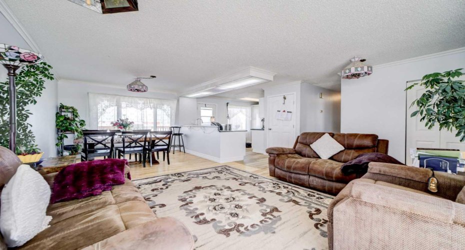 109 Argyle Street, Granum, Alberta T0L 1A0, 4 Bedrooms Bedrooms, ,2 BathroomsBathrooms,Residential,For Sale,Argyle,A2293806