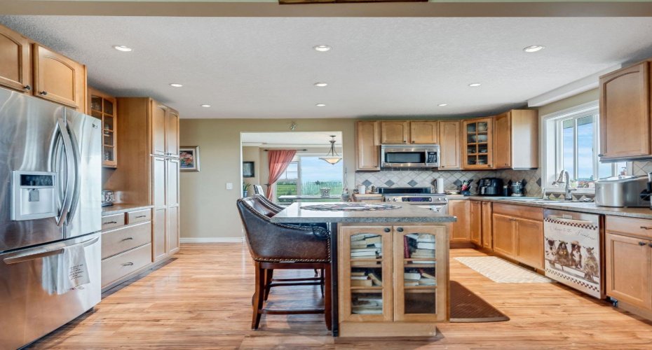 378052 16 Street, Okotoks, Alberta T1S 6A4, 4 Bedrooms Bedrooms, ,3 BathroomsBathrooms,Residential,For Sale,16,A2294152