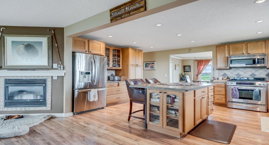 378052 16 Street, Okotoks, Alberta T1S 6A4, 4 Bedrooms Bedrooms, ,3 BathroomsBathrooms,Residential,For Sale,16,A2294152