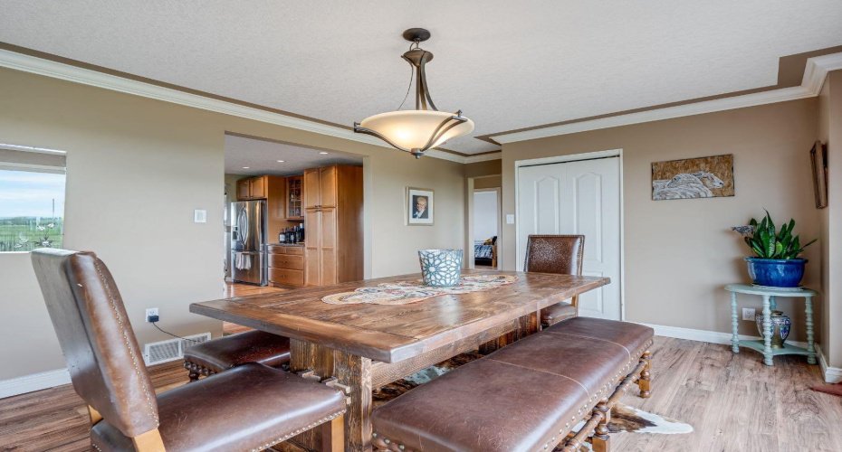 378052 16 Street, Okotoks, Alberta T1S 6A4, 4 Bedrooms Bedrooms, ,3 BathroomsBathrooms,Residential,For Sale,16,A2294152