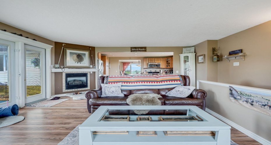 378052 16 Street, Okotoks, Alberta T1S 6A4, 4 Bedrooms Bedrooms, ,3 BathroomsBathrooms,Residential,For Sale,16,A2294152