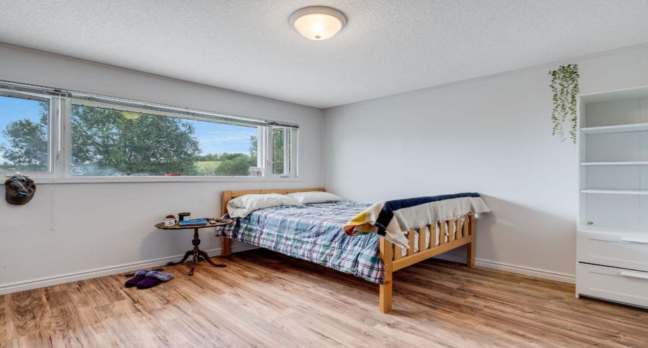 378052 16 Street, Okotoks, Alberta T1S 6A4, 4 Bedrooms Bedrooms, ,3 BathroomsBathrooms,Residential,For Sale,16,A2294152