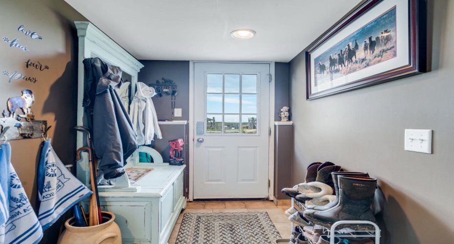 378052 16 Street, Okotoks, Alberta T1S 6A4, 4 Bedrooms Bedrooms, ,3 BathroomsBathrooms,Residential,For Sale,16,A2294152