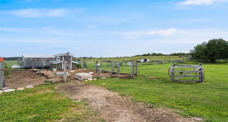 378052 16 Street, Okotoks, Alberta T1S 6A4, 4 Bedrooms Bedrooms, ,3 BathroomsBathrooms,Residential,For Sale,16,A2294152