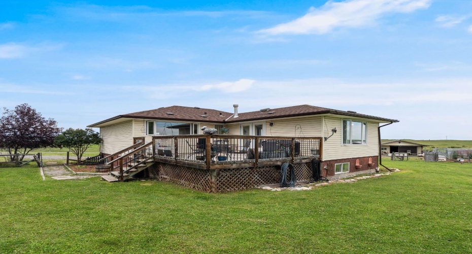 378052 16 Street, Okotoks, Alberta T1S 6A4, 4 Bedrooms Bedrooms, ,3 BathroomsBathrooms,Residential,For Sale,16,A2294152