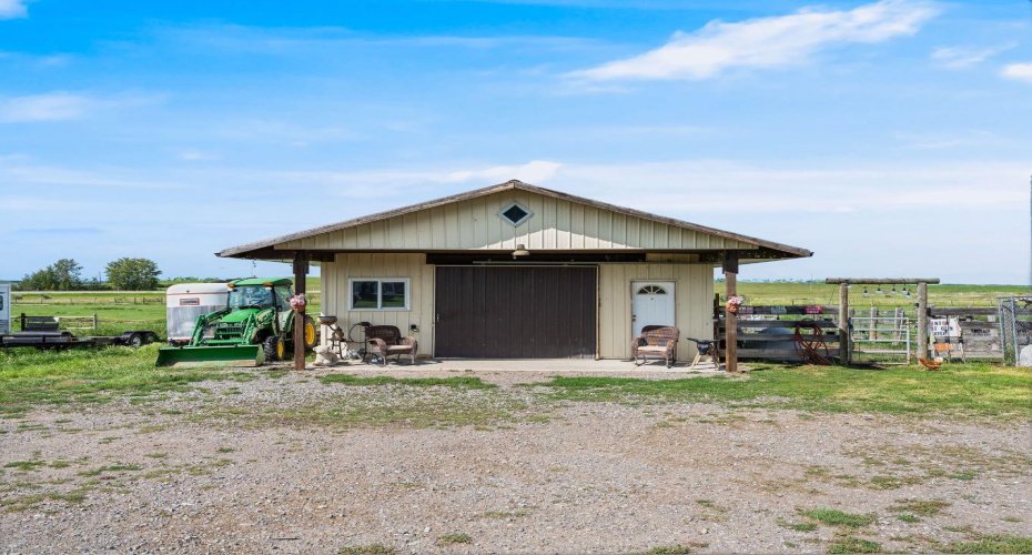 378052 16 Street, Okotoks, Alberta T1S 6A4, 4 Bedrooms Bedrooms, ,3 BathroomsBathrooms,Residential,For Sale,16,A2294152