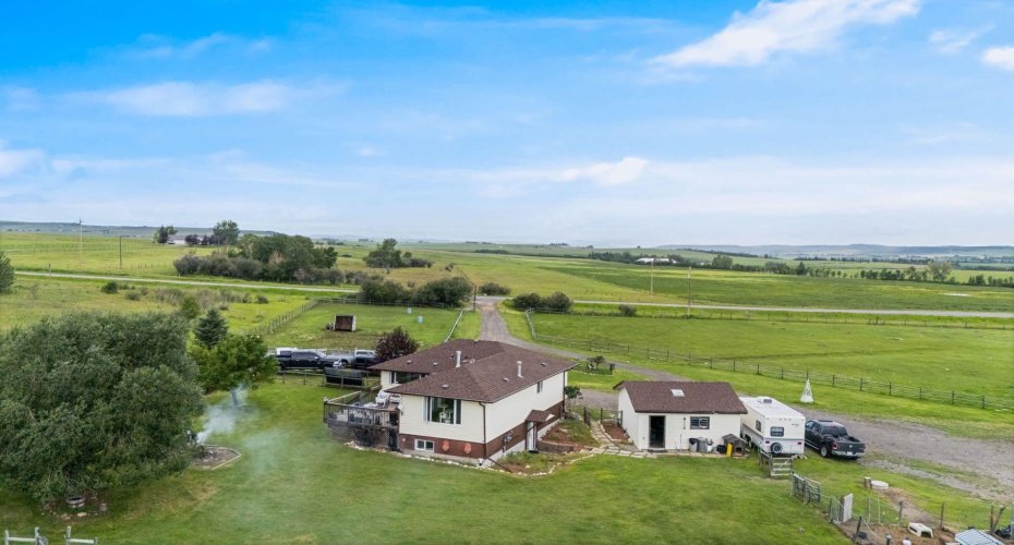 378052 16 Street, Okotoks, Alberta T1S 6A4, 4 Bedrooms Bedrooms, ,3 BathroomsBathrooms,Residential,For Sale,16,A2294152