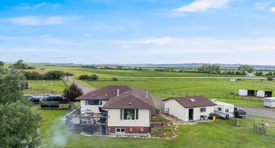 378052 16 Street, Okotoks, Alberta T1S 6A4, 4 Bedrooms Bedrooms, ,3 BathroomsBathrooms,Residential,For Sale,16,A2294152