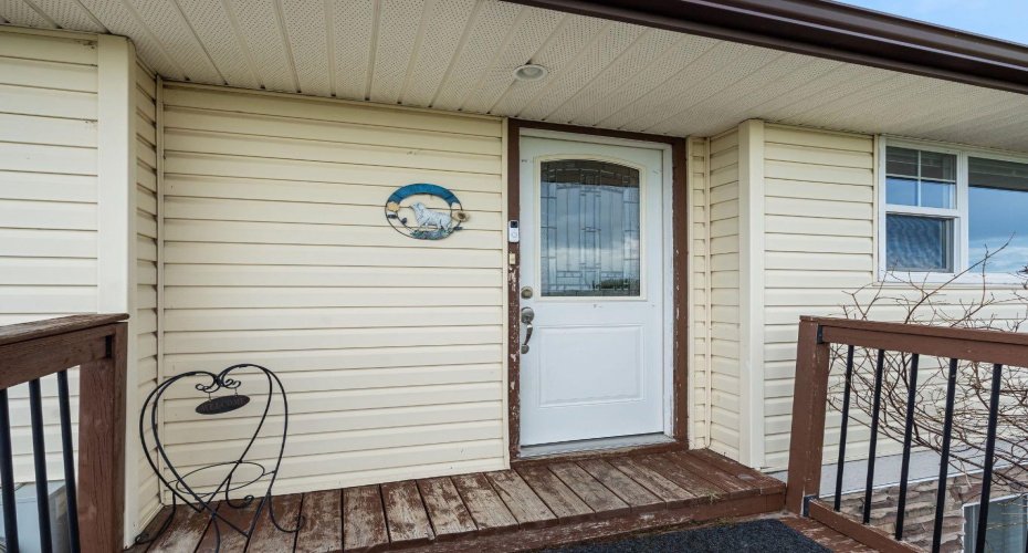 378052 16 Street, Okotoks, Alberta T1S 6A4, 4 Bedrooms Bedrooms, ,3 BathroomsBathrooms,Residential,For Sale,16,A2294152