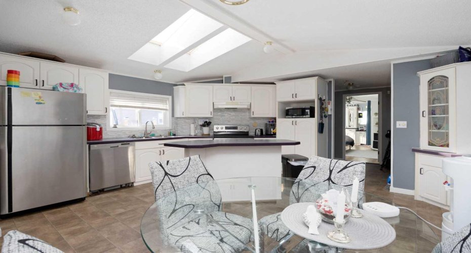 284 Caouette Crescent, Fort McMurray, Alberta T9K2H9, 3 Bedrooms Bedrooms, ,2 BathroomsBathrooms,Residential,For Sale,Caouette,A2294308