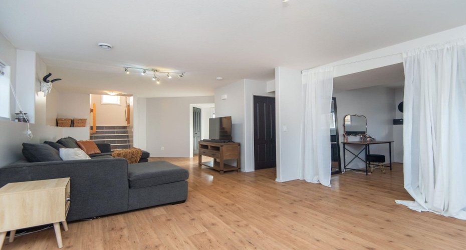 123 Bowman Circle, Sylvan Lake, Alberta T4S 0H7, 3 Bedrooms Bedrooms, ,2 BathroomsBathrooms,Residential,For Sale,Bowman,A2294330