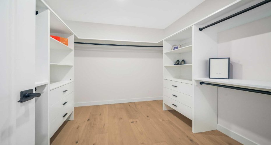 3224 24A Street, Calgary, Alberta T3E1W7, 6 Bedrooms Bedrooms, ,3 BathroomsBathrooms,Residential,For Sale,24A,A2294334