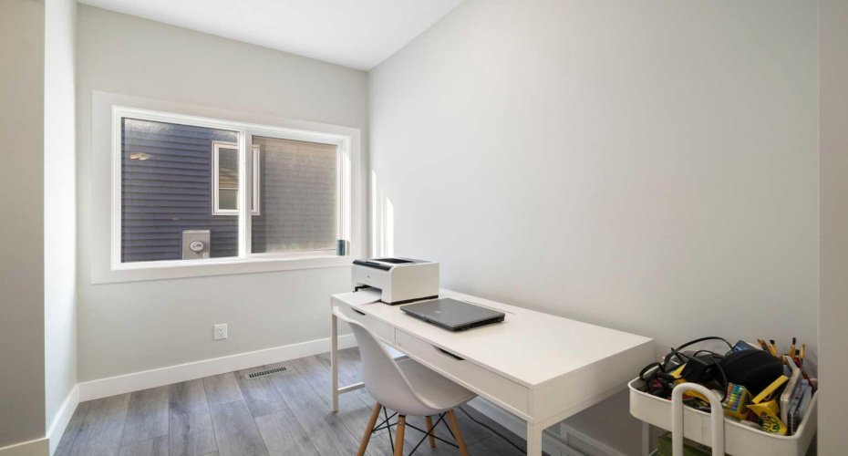 Cozy office area near the mudroom