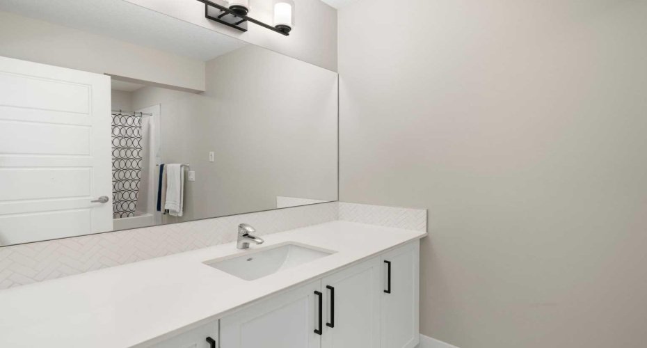 Main four-piece bathroom on the second floor