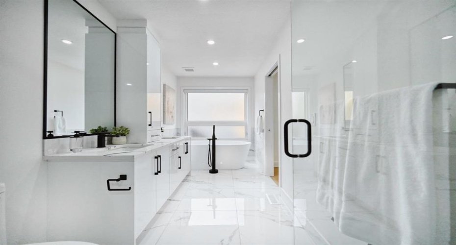 941 west chestermere Drive, Chestermere, Alberta t1x1b7, 4 Bedrooms Bedrooms, ,3 BathroomsBathrooms,Residential,For Sale,west chestermere,A2294360