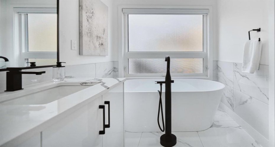 941 west chestermere Drive, Chestermere, Alberta t1x1b7, 4 Bedrooms Bedrooms, ,3 BathroomsBathrooms,Residential,For Sale,west chestermere,A2294360