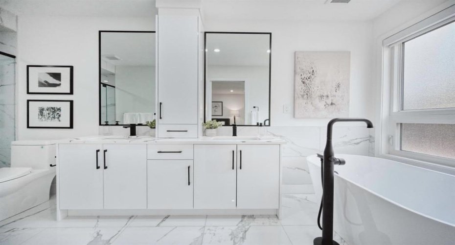 941 west chestermere Drive, Chestermere, Alberta t1x1b7, 4 Bedrooms Bedrooms, ,3 BathroomsBathrooms,Residential,For Sale,west chestermere,A2294360