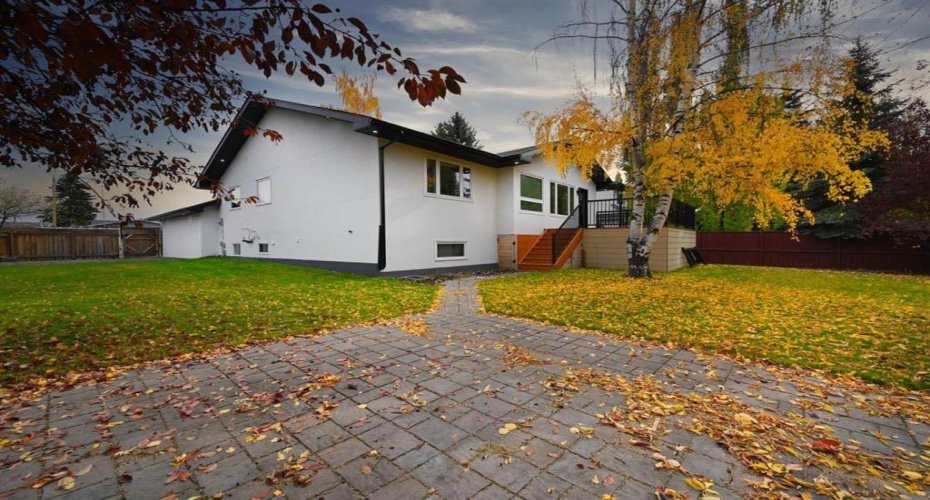 941 west chestermere Drive, Chestermere, Alberta t1x1b7, 4 Bedrooms Bedrooms, ,3 BathroomsBathrooms,Residential,For Sale,west chestermere,A2294360