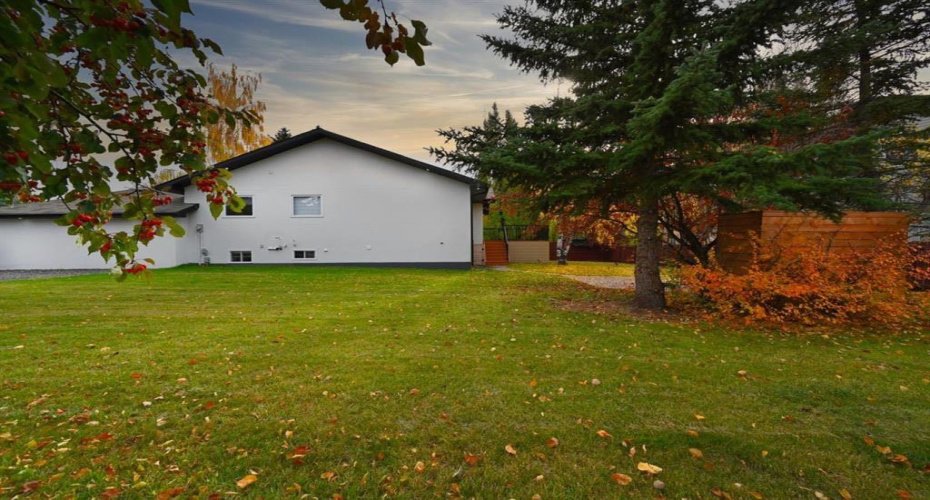 941 west chestermere Drive, Chestermere, Alberta t1x1b7, 4 Bedrooms Bedrooms, ,3 BathroomsBathrooms,Residential,For Sale,west chestermere,A2294360