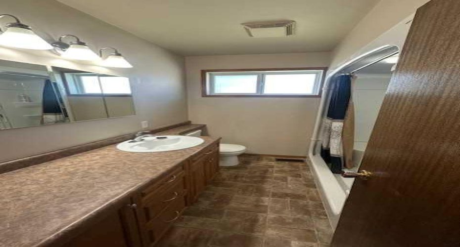 206 4 Avenue, Hanna, Alberta T0J1P0, 4 Bedrooms Bedrooms, ,2 BathroomsBathrooms,Residential,For Sale,4,A2294373