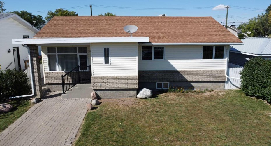 206 4 Avenue, Hanna, Alberta T0J1P0, 4 Bedrooms Bedrooms, ,2 BathroomsBathrooms,Residential,For Sale,4,A2294373